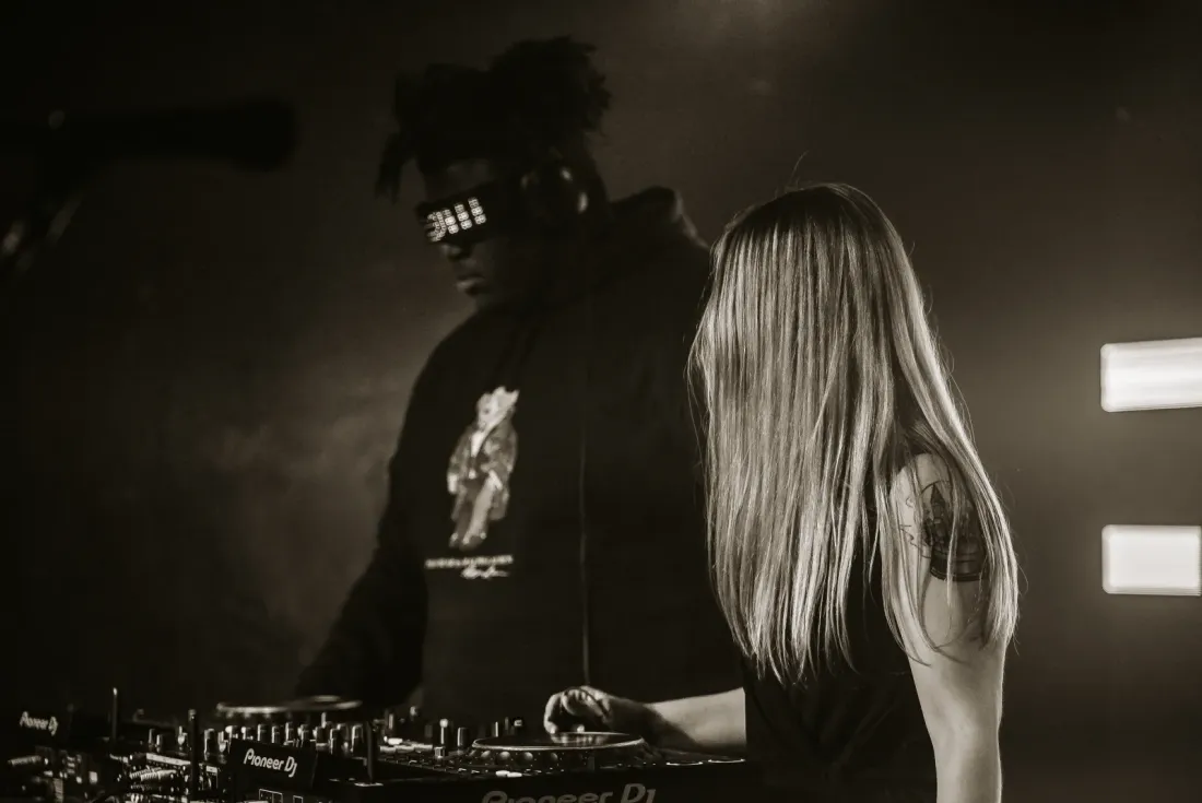 Ol' Boy live, frame 18