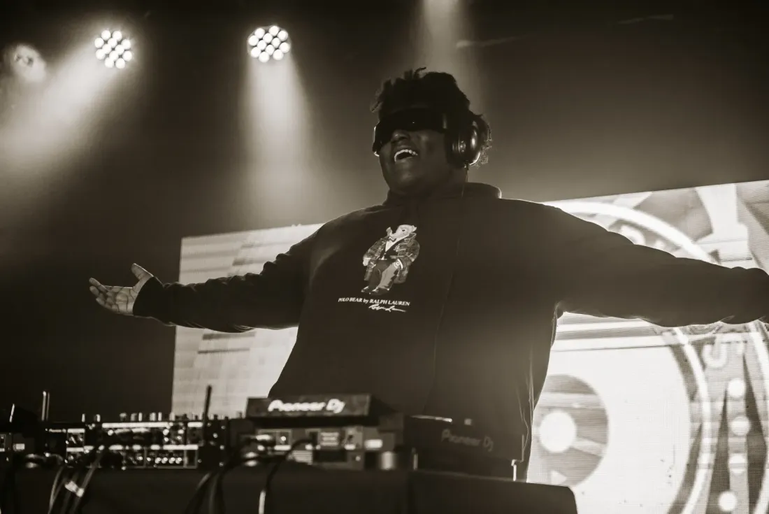 Ol' Boy live, frame 1