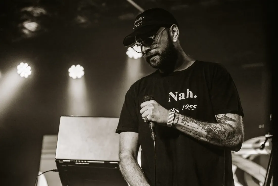 Ol' Boy live, frame 8