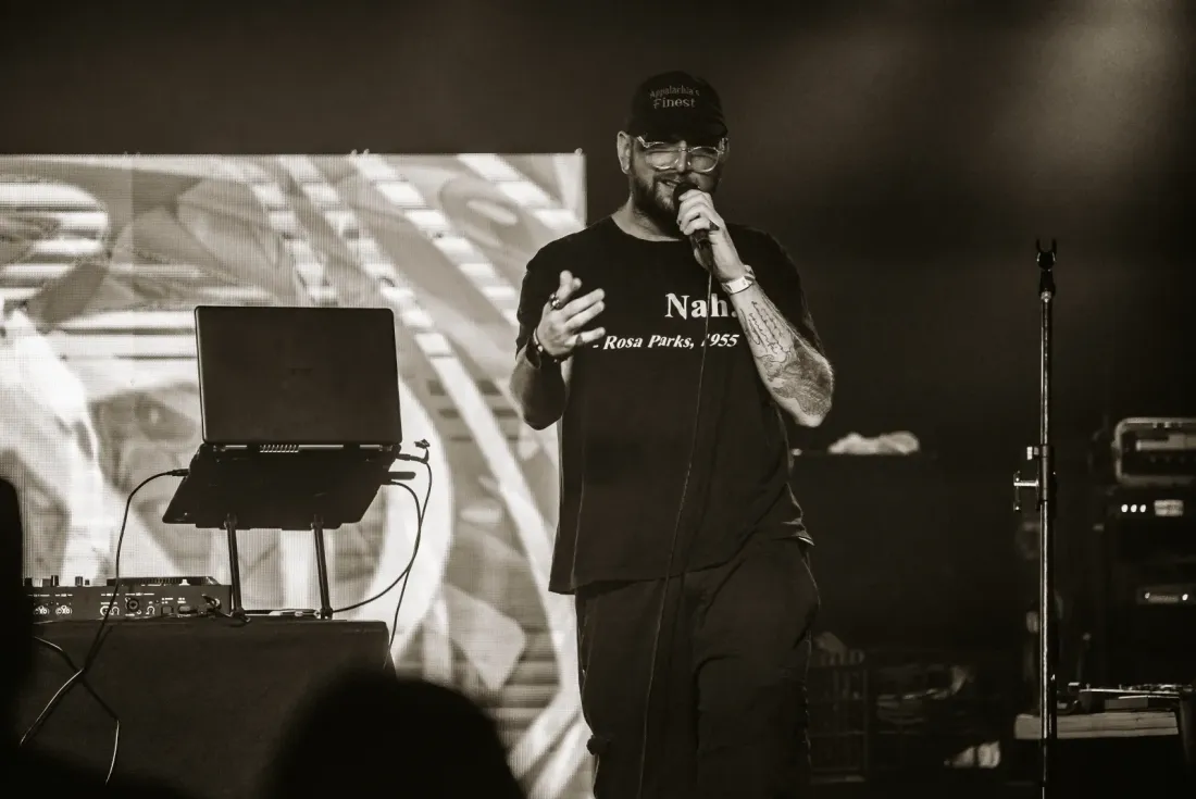 Ol' Boy live, frame 17