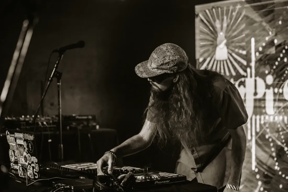 Ol' Boy live, frame 14
